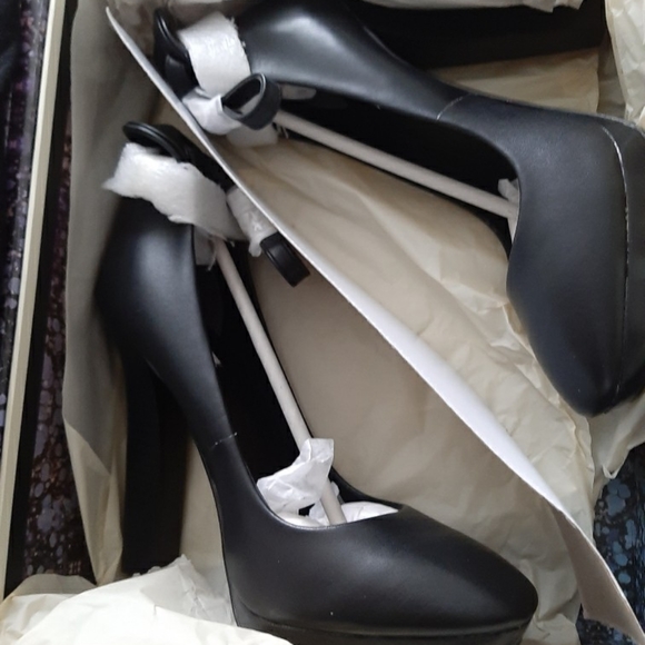 Heels - Picture 3 of 8